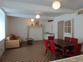 maison de village avec balcon